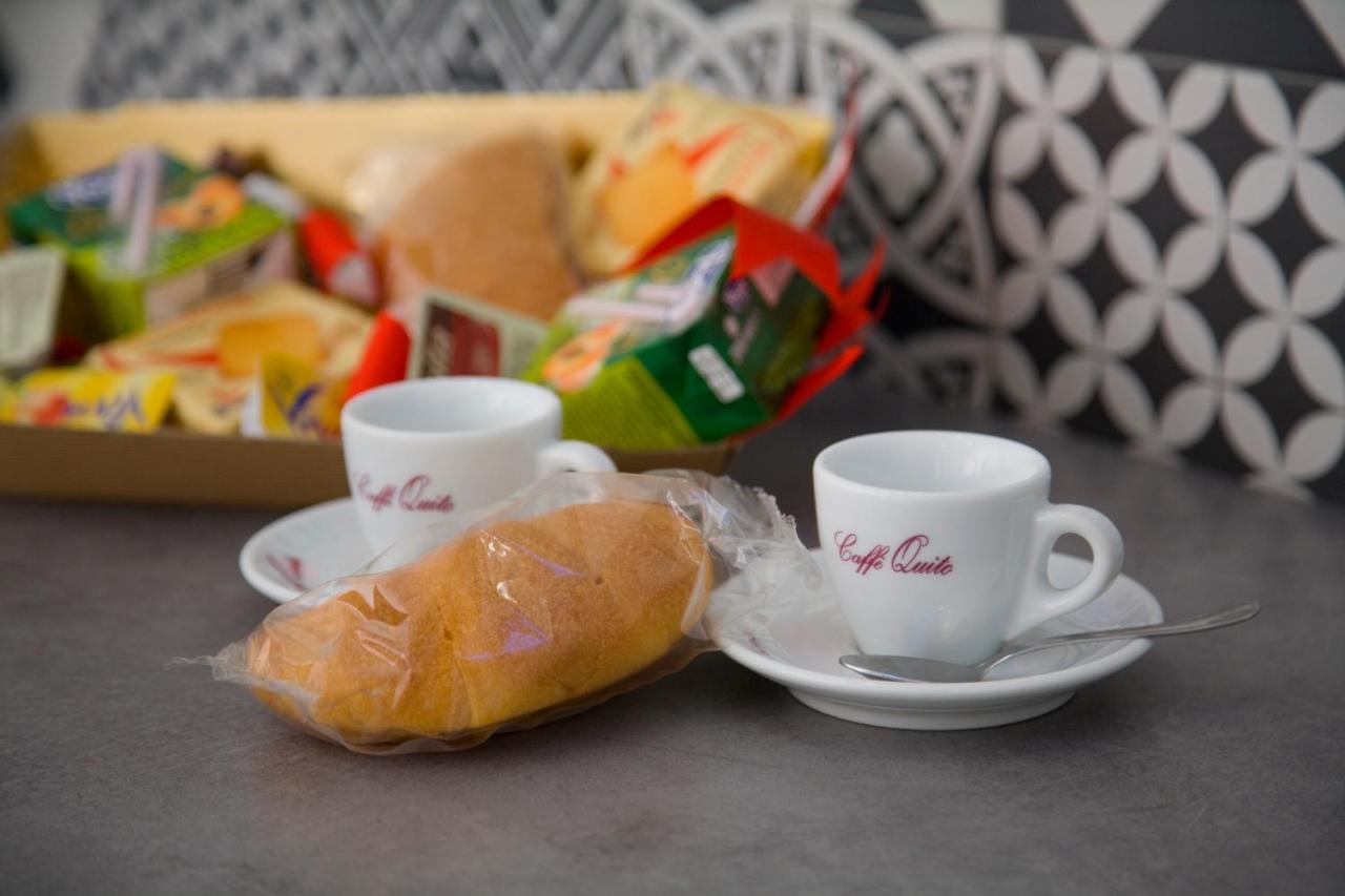 Gold94 Bed & Breakfast Napoli Bagian luar foto