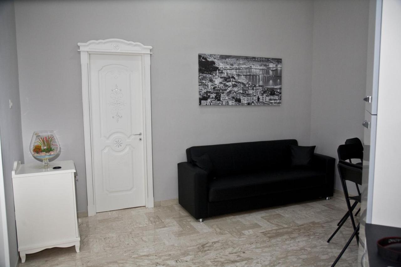 Gold94 Bed & Breakfast Napoli Bagian luar foto