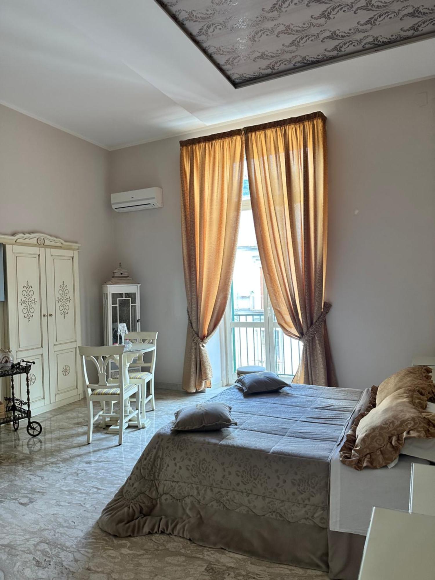 Gold94 Bed & Breakfast Napoli Bagian luar foto
