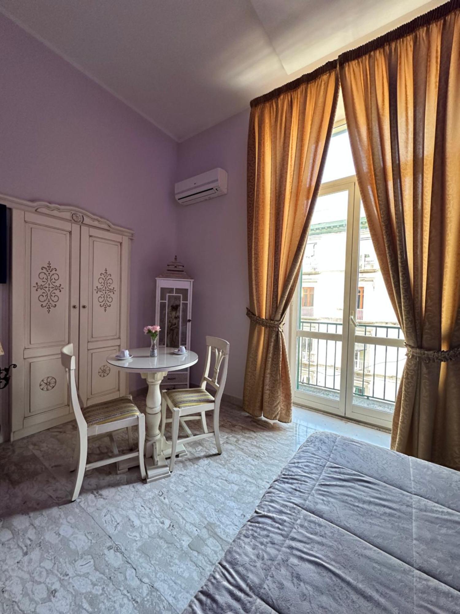 Gold94 Bed & Breakfast Napoli Bagian luar foto